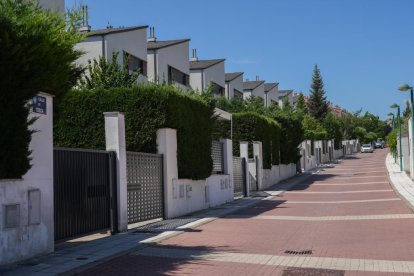 Calle Tosca en el barrio de Fuente Berrocal. J.M. LOSTAU