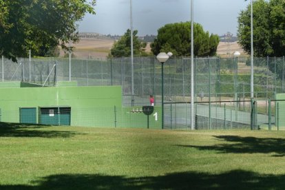 Zona deportiva en el parque del barrio de Fuente Berrocal. J.M. LOSTAU