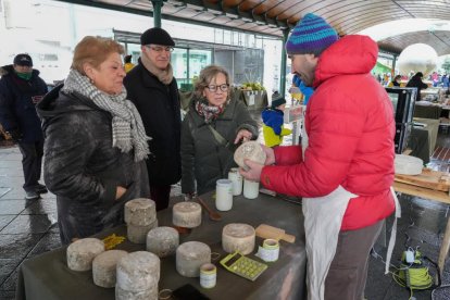 Mercado ecológico en Plaza España. / J.M.LOSTAU