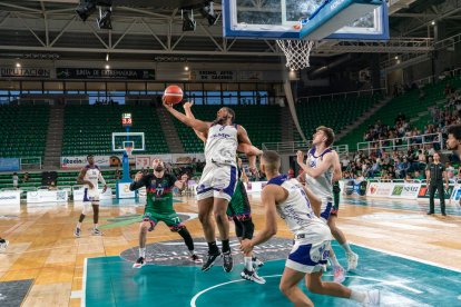 Cáceres - UEMC RV Baloncesto. / LOF