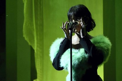 Un momento de la presentación de Rihanna de 'Love on the Rain'. Chris Pizzello | Invision/AP