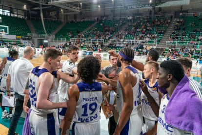 Cáceres - UEMC RV Baloncesto. / LOF