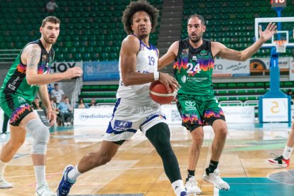 Cáceres - UEMC RV Baloncesto. / LOF