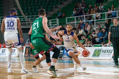 Cáceres - UEMC RV Baloncesto. / LOF