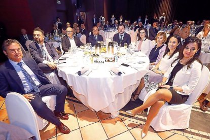Luis Ortiz (Fundación Schola), Roberto García (Cámara Comercio Valladolid), Jesús María Rodríguez y Luis María Salado (Consejo Consultivo CyL), Francisco Sardón y Marta Álvarez (Predif), Beatriz Diéguez y Raquel Pajares (Aspaym) y María Sonsoles Pérez (Caixabank).