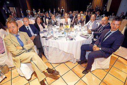 Fernando Derqui  e Íñigo Subra (Banco Sabadell), Natividad Casares, Agapito Hernando, Inmaculada Toledano, Alberto Collantes (Diputación de Valladolid), Alberto Cagicas (Castilla y León Económica), Rafa Monje (agencia comunicación) y Rubén Raedo (Ayuntamiento Arroyo de la Encomienda).