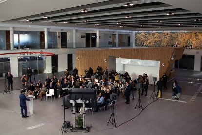 El presidente de la Junta de Castilla y León, Alfonso Fernández Mañueco, visita las obras de remodelación y modernización de la estación de autobuses de León acompañado por el consejero de Medio Ambiente, Juan Carlos Suárez Quiñones y el alcalde, José Antonio Díez.- ICAL