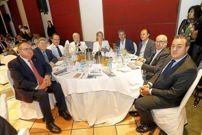 Alejandro Vázquez (PP Cortes), José Manuel Fernández Santiago (PP Cortes), Víctor Alonso (vicepresidente Diputación Valladolid), Irene Cortés (PP Cortes), María del Mar González (PP Cortes), Juan José Sanz Vitorio (PP Cortes), Jorge Domingo Martínez (PP Cortes), Alfonso Centeno (PP Cortes) y Salvador Cruz (PP Cortes).