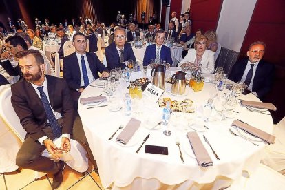 Víctor Cazurro (Universidad Internacional Isabel I de Castilla), José Luis de la Fuente (RTVCyL), José Aurelio Alonso (RTVCyL), Alberto Caballero (Instituto de Estudios de las Ciencias de la Salud), María del Mar Redondo (Ayuntamiento Arroyo) y Alejandro Llorente (Collosa).