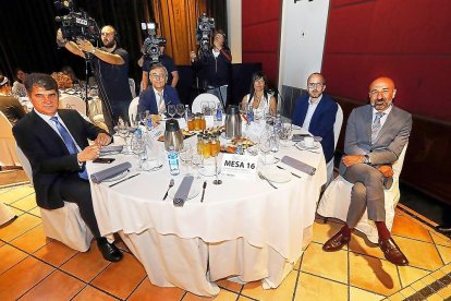 Manuel Fernández (Aspa Cloud), José Ramón Echevarria y Ruiz (Renault), Sonia Gallego (Gesvalt), Gustavo Chillón (Quesos Chillón) y Francisco Del Cura (Fremap).