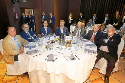 David Vallejo (Áreas de Vending), Agustín Tapia (Mutua Universal), Roberto Sanz Soblechero (Grupo Matarromera), Juan Pablo Torres (Fundación Personas), Manuel Fernández (Fundación Personas), Edmundo Bayón (Bodegas Protos) y Juan Antonio Fernández Martín (Bodegas Liberalia).