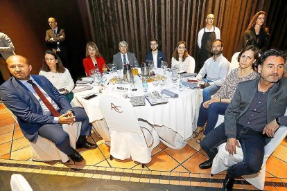 Oliver Becerro (Willis Towers Watson), Leticia Sánchez  y Marian Martín (RTVCyL), Santiago Lorenzo (prensa PPCortes), Eduardo Carazo (Nuevas Generaciones) , Inmaculada Encinas (jefa de prensa de Juan Vicente Herrera), Pablo Rodríguez (Geocyl), Teresa Sanz (Asaja) y Miguel Ángel Sanz (prensa Familia).