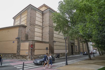 PLAZA DE LA TRINIDAD. IGLESIA  DEL REAL MONASTERIO DE SAN QUIRCE Y SANTA JULITA. J. M. LOSTAU