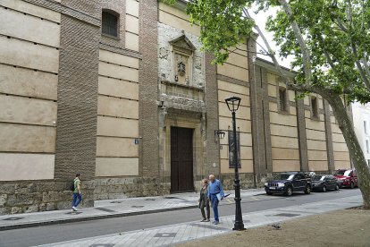 PLAZA DE LA TRINIDAD. IGLESIA  DEL REAL MONASTERIO DE SAN QUIRCE Y SANTA JULITA. J. M. LOSTAU