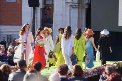 Desfile de Festiva en Valladolid, organizado por FECOSVA. -AYUNT VALL
