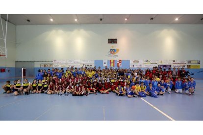 Clausura de las competiciones de baloncesto en Olmedo. / E. M.