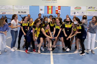 Clausura de las competiciones de baloncesto en Olmedo. / E. M.