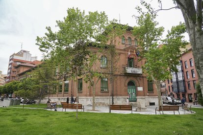 PLAZA DE SAN NICOLÁS. CEIP ISABEL LA CATÓLICA. J. M. LOSTAU