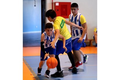 Clausura de las competiciones de baloncesto en Olmedo. / E. M.