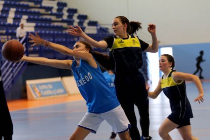 Clausura de las competiciones de baloncesto en Olmedo. / E. M.