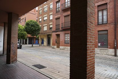 CALLE DE LUIS ROJO. J. M. LOSTAU