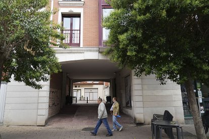 CALLE DEL POZO. J. M. LOSTAU