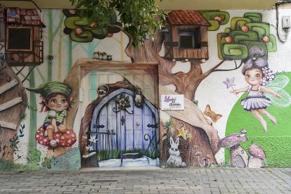 CENTRO INFANTIL EN LA PLAZA DE LA PAZ. J. M. LOSTAU