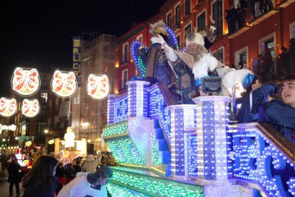 Los Reyes Magos llenan de ilusión las calles de Valladolid. PHOTOGENIC