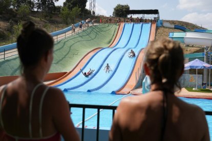 Primer día de apertura del parque acuático Gran Florida de Castronuño.- J. M. LOSTAU