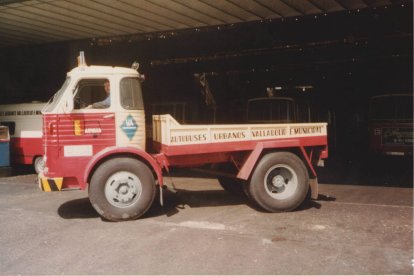 Exposición fotográfica que recorre la historia de los autobuses urbanos de Valladolid.- E. M.