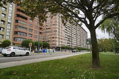 PASEO DE ISABEL LA CATÓLICA. J. M. LOSTAU
