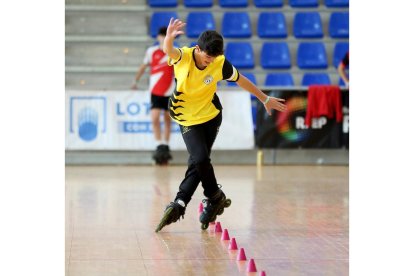 un participante de los Rolling Lemons en pleno ejercicio. / M. ÁLVAREZ
