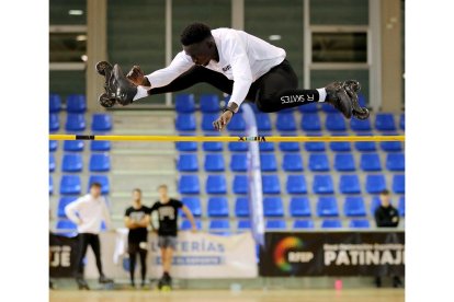 Dame Fall superando el récord del mundo en Valladolid. / MONTSE ÁLVAREZ