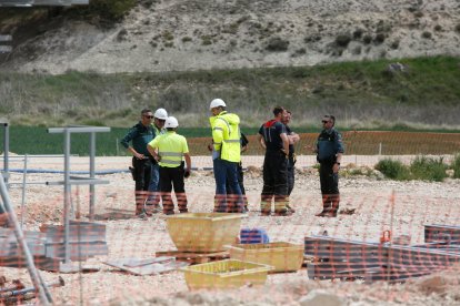 Accidente laboral con un fallecido y un herido en la A-11 en Valbuena de Duero de Valladolid.-PHOTOGENIC