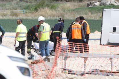 Accidente laboral con un fallecido y un herido en la A-11 en Valbuena de Duero de Valladolid.-PHOTOGENIC
