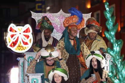 Los Reyes Magos llenan de ilusión las calles de Valladolid.-ICAL
