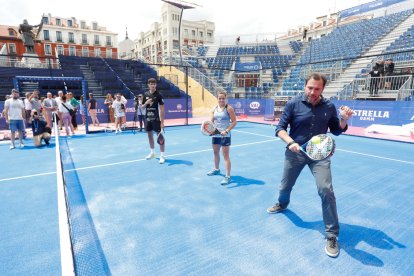 Visita institucional en la previa del WPT en la Plaza Mayor. / LOSTAU