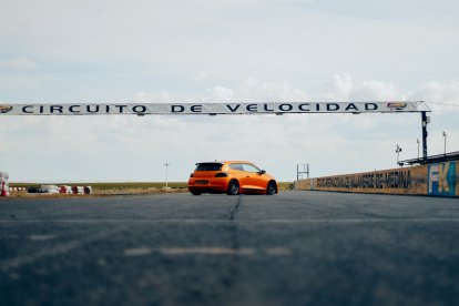 Las carreras de velocidad, también conocidas como 'lanzadas', en el Circuito FK1 Internacional de Villaverde de Medina. -MCARTHUR_76