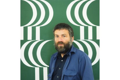 Vítor Mejuto frente a ‘Santuario de Tuiza’. P. REQUEJO - PHOTOGENIC