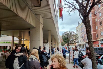 Concentración de los cuidadores técnicos de servicios asistenciales de Castilla y León contra el nuevo convenio colectivo. E.M.