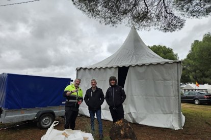 Pedro Martín, Alejandro Martín y Óscar Trigueros en la concentración motera de Pingüinos 2024. -E.M.
