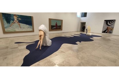 Imagen de 'Hermanas españolas' y, al fondo, 'Saliendo del paisaje'.