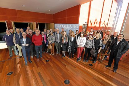 PERIODISTAS INCISIVOS. Representantes de la Universidad Permanente ‘Millán Santos’, perteneciente a la Universidad de Valladolid, participaron ayer con sus preguntas en el Congreso Somos Castilla y León, organizado por ELMUNDODECASTILLAYLEÓN. Este programa universitario para mayores abre un espacio de encuentro destinado a un sector de la población que muestra inquietud por ampliar sus conocimientos. De forma incisiva, formularon sus inquietudes a los ponentes de las distintas mesas.