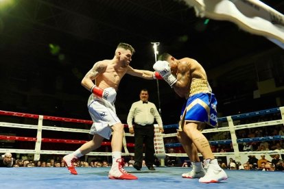 Combate de Salvi Jiménez ante Juanfe López por el título europeo/Miguel Ángel Santos