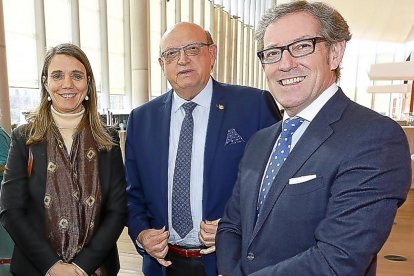 Ángela de Miguel , Emiliano Alonso y Javier Vega.
