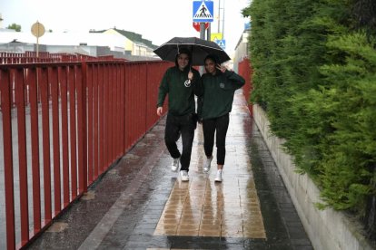 La lluvia retrasó el comienzo del festejo taurino. J.M. LOSTAU
