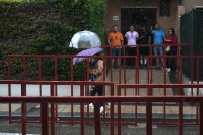 La lluvia retrasó el comienzo del festejo taurino. J.M. LOSTAU
