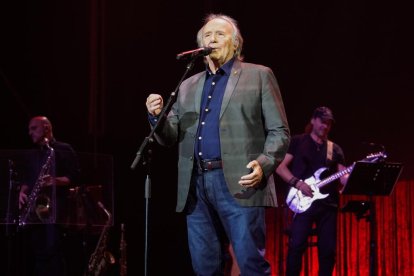 Serrat se despide de Valladolid. J.M. Lostau