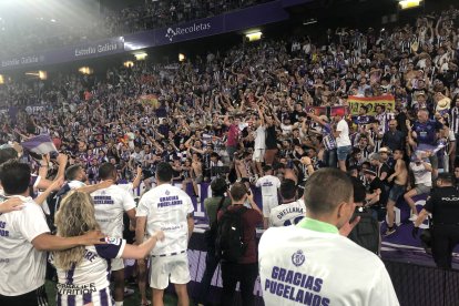 Celebración del ascenso en Zorrilla. / D. M.