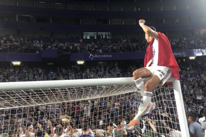 Celebración del ascenso en Zorrilla. / D. M.